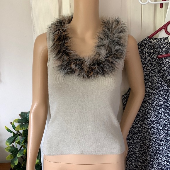 Sirens fluffy Marilou feather scoop neck sleeveless sweater tank top S M - Picture 3 of 14